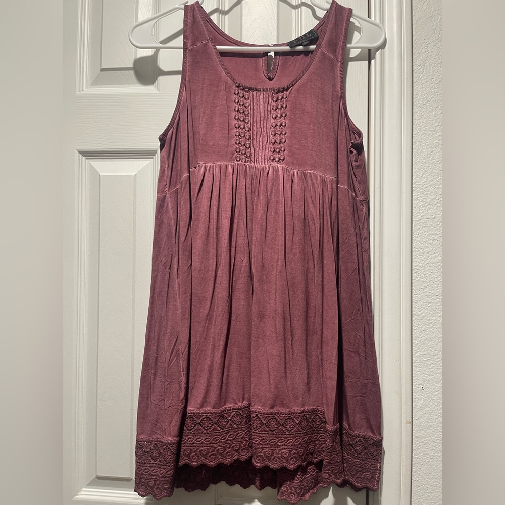 Sleeveless burgundy tank